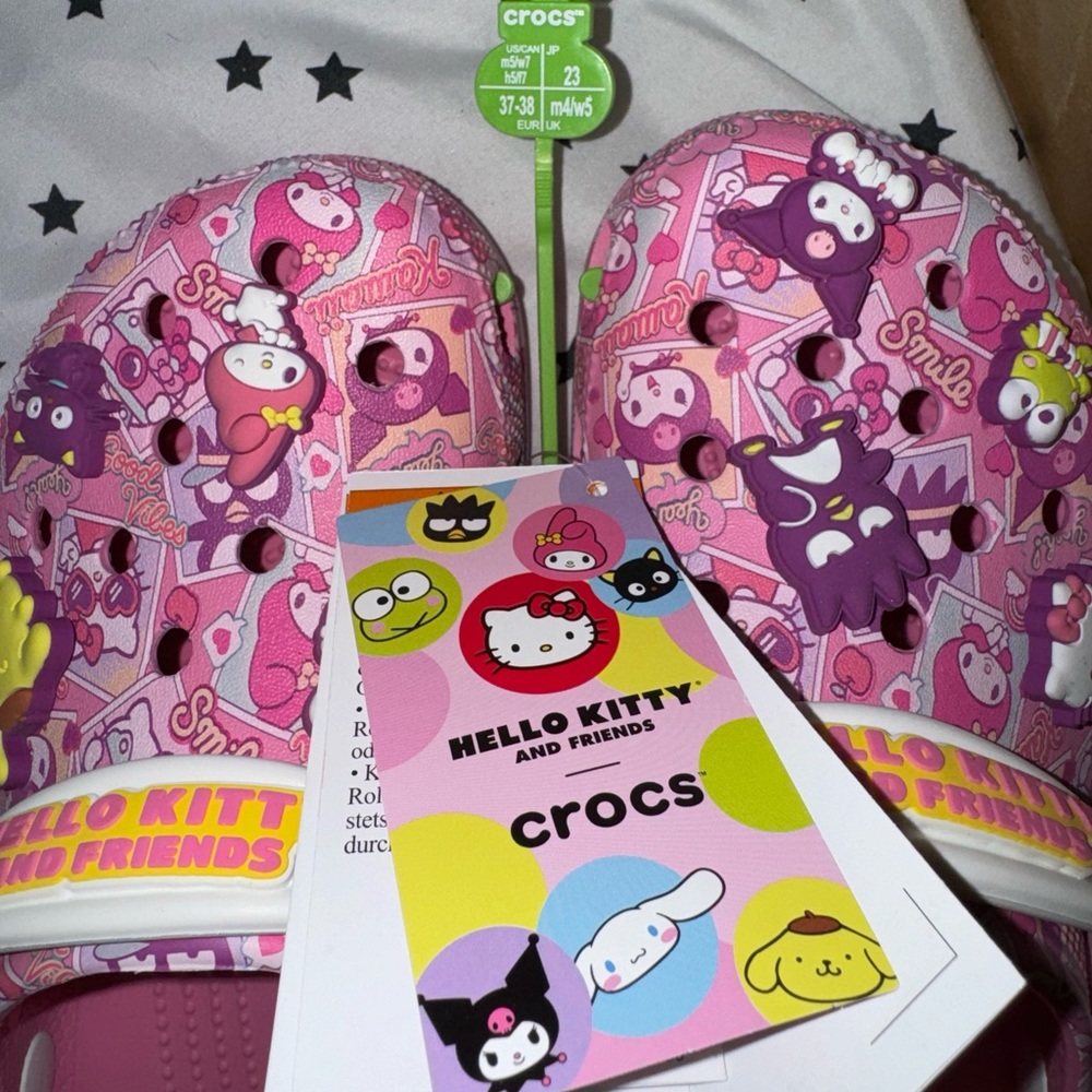 HELLO KITTY CROCS🩷